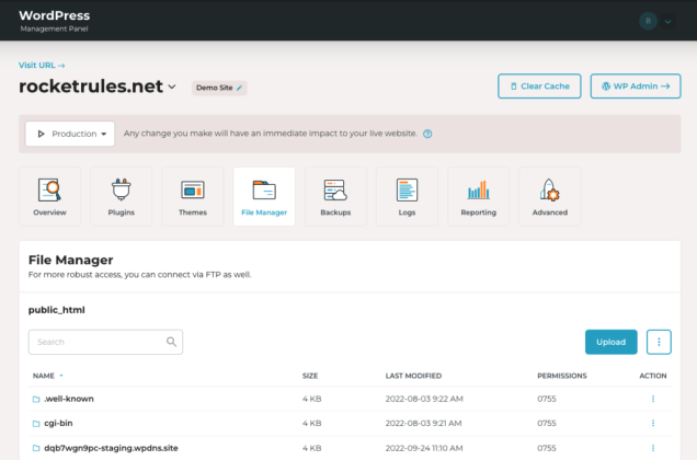 Panel de control moderno de Rocket.net mostrando gestión de sitios y métricas de rendimiento